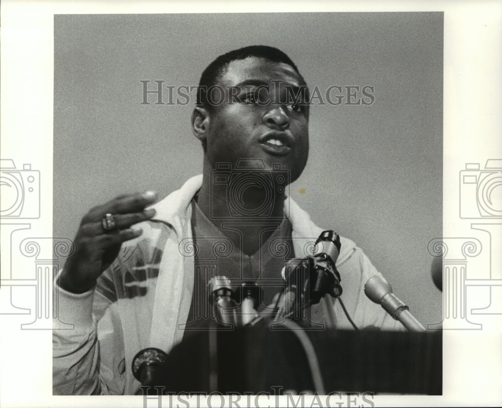 1982 Press Photo Sugar Bowl- Interview after the game. - noa05198- Historic Images