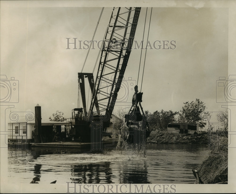 1965 Press Photo Hurricane Betsy- Cleanup begins. - noa05370