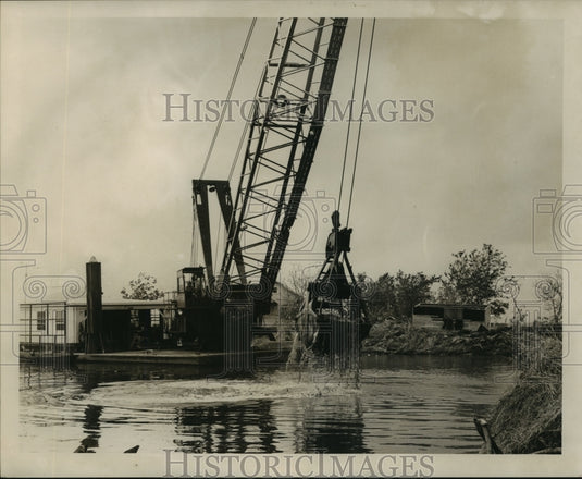 1965 Press Photo Hurricane Betsy- Cleanup begins. - noa05370