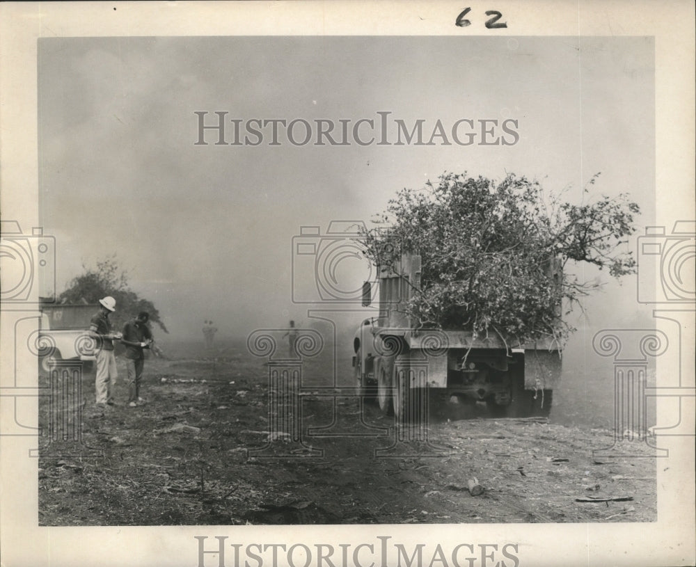 1965 Press Photo Hurricane Betsy- Massive cleanup underway. - noa05862- Historic Images