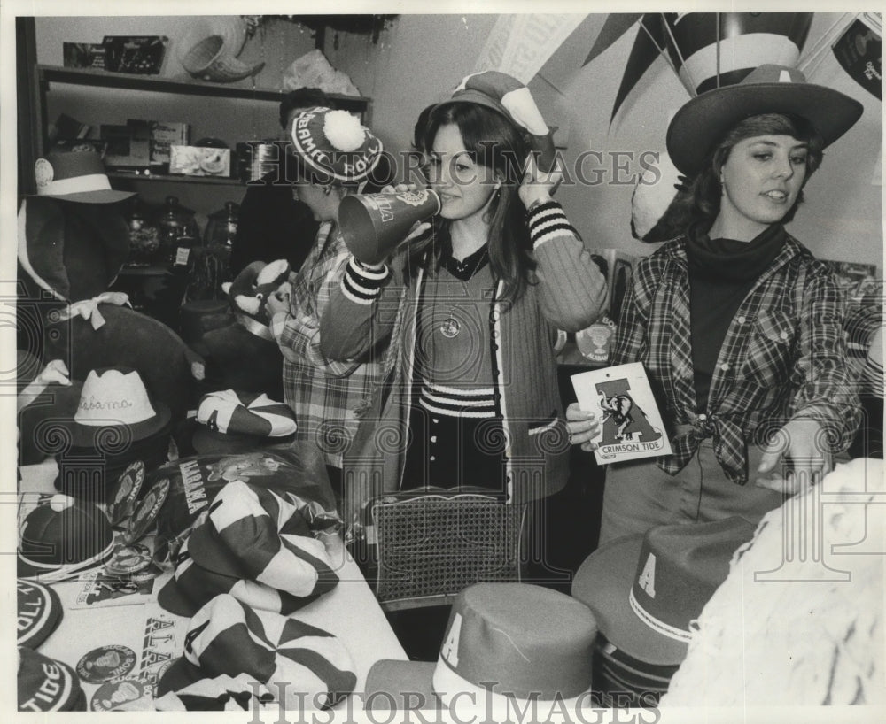 1977 Press Photo Sugar Bowl- Visiting the vendors for team supplies. - noa05903- Historic Images