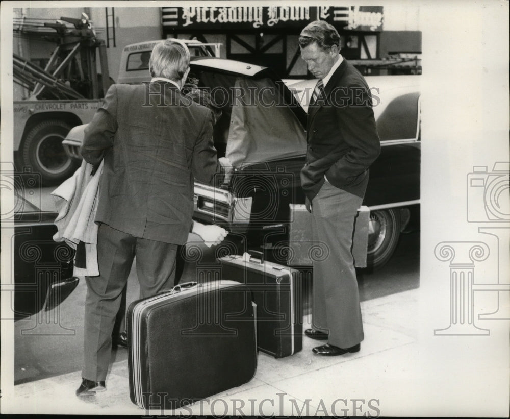 1971 Press Photo Sugar Bowl- Early Sugar Bowlers arrive at Fairmount-Roosevelt.- Historic Images