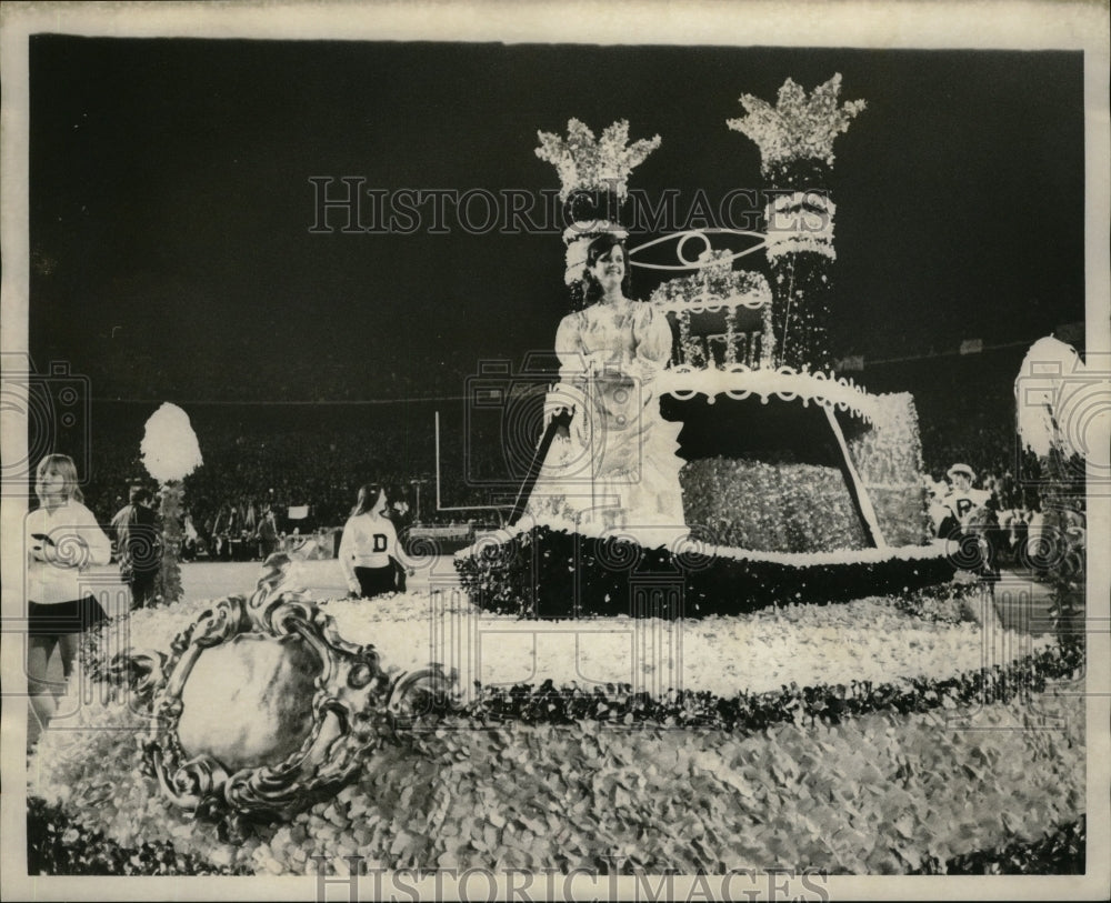 1973 Press Photo Sugar Bowl-Sugar Queen on her float at Game. - noa06142- Historic Images