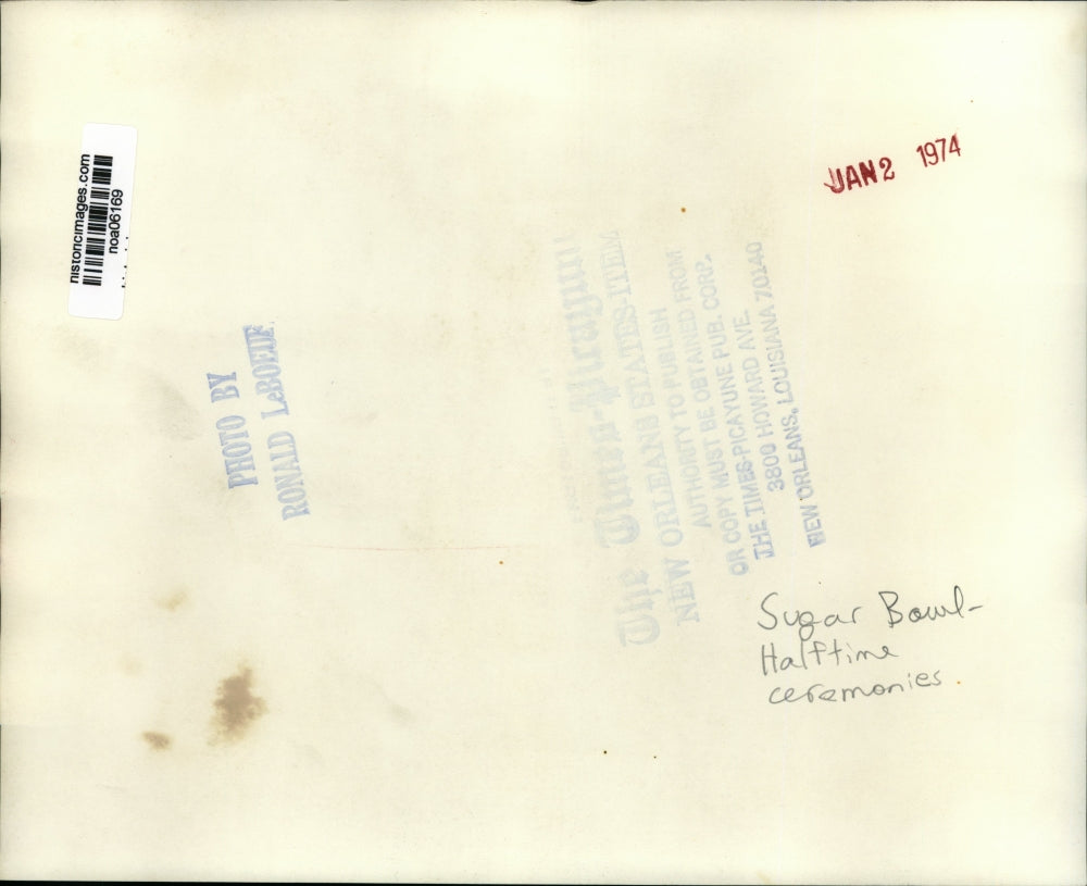 1974 Press Photo Sugar Bowl Halftime ceremony crowds on the sidelines