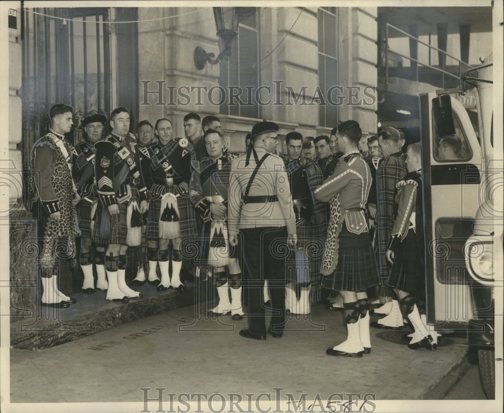 1965 Press Photo Sugar Bowl- Arriving at the New Orleans Athletic Club- Historic Images