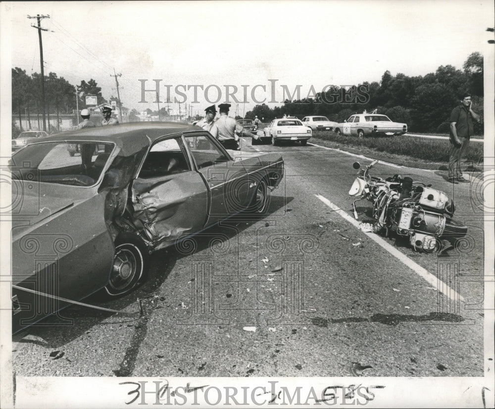 1969 Press Photo Accidents- Scene of fatal cycle-auto collision on Chef Menteur - Historic Images