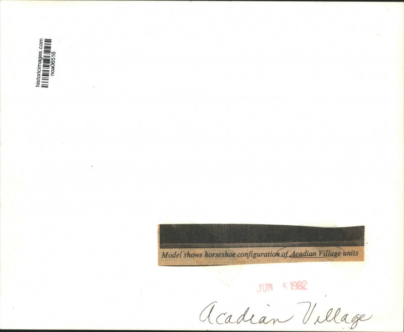 Load image into Gallery viewer, 1982 Press Photo Model shows horseshoe configuration of Acadian Village Units.
