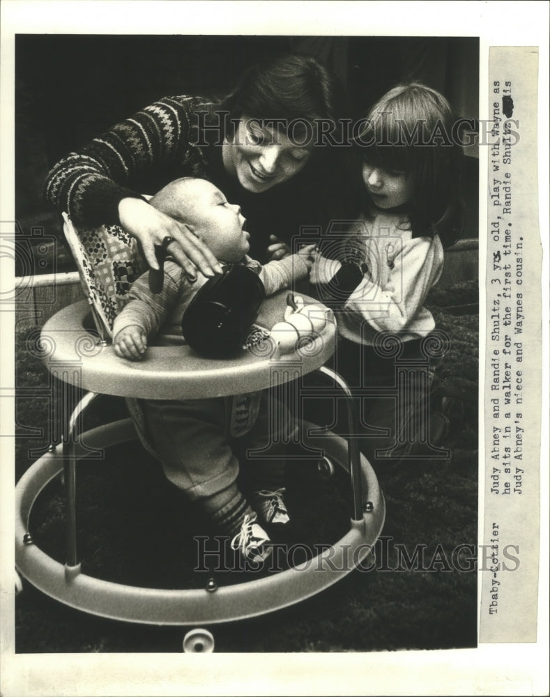  Press Photo Judy Abney &amp; Randie Shultz Play with Wayne Abney in Walker 1st Time- Historic Images