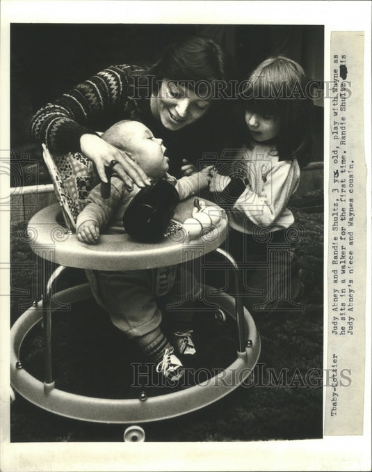  Press Photo Judy Abney & Randie Shultz Play with Wayne Abney in Walker 1st Time- Historic Images