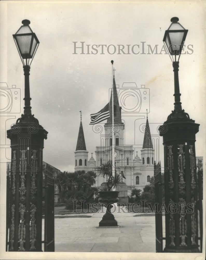 1963 Press Photo New Orleans Jackson Square- St. Louis Cathedral- Historic Images