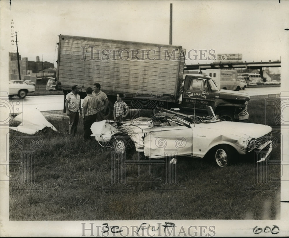 1969 Press Photo Accidents- Ann Shoals, 49, 716 Broadway lost control of her car