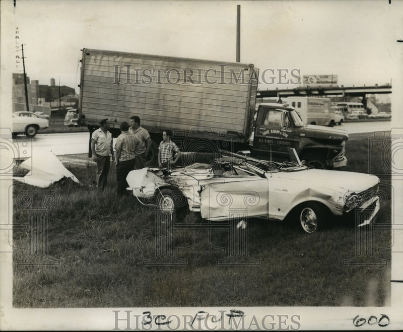 Load image into Gallery viewer, 1969 Press Photo Accidents- Ann Shoals, 49, 716 Broadway lost control of her car
