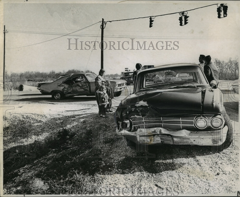 1969 Press Photo Two car collision on Interstate 10 at Read Road