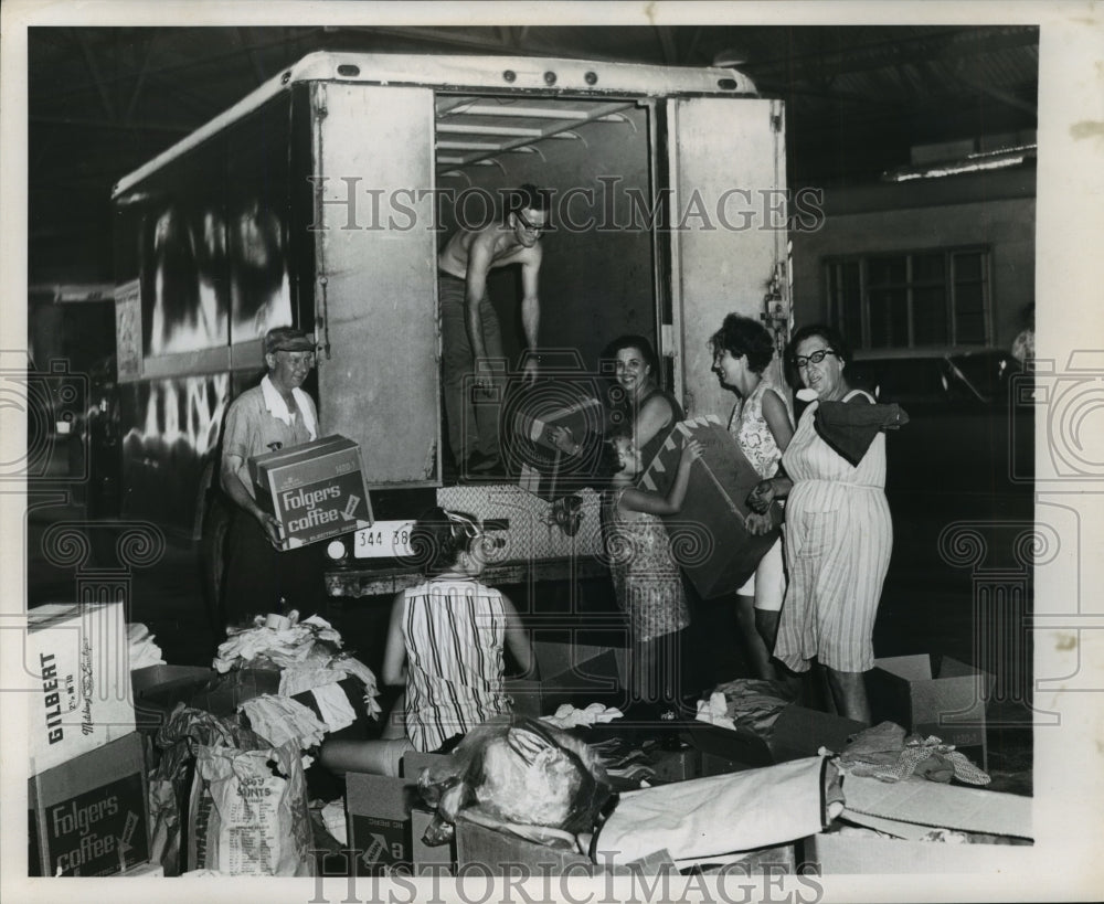 1969 Press Photo Electric delivery trucks in Louisiana load up for Gulf Coast.- Historic Images