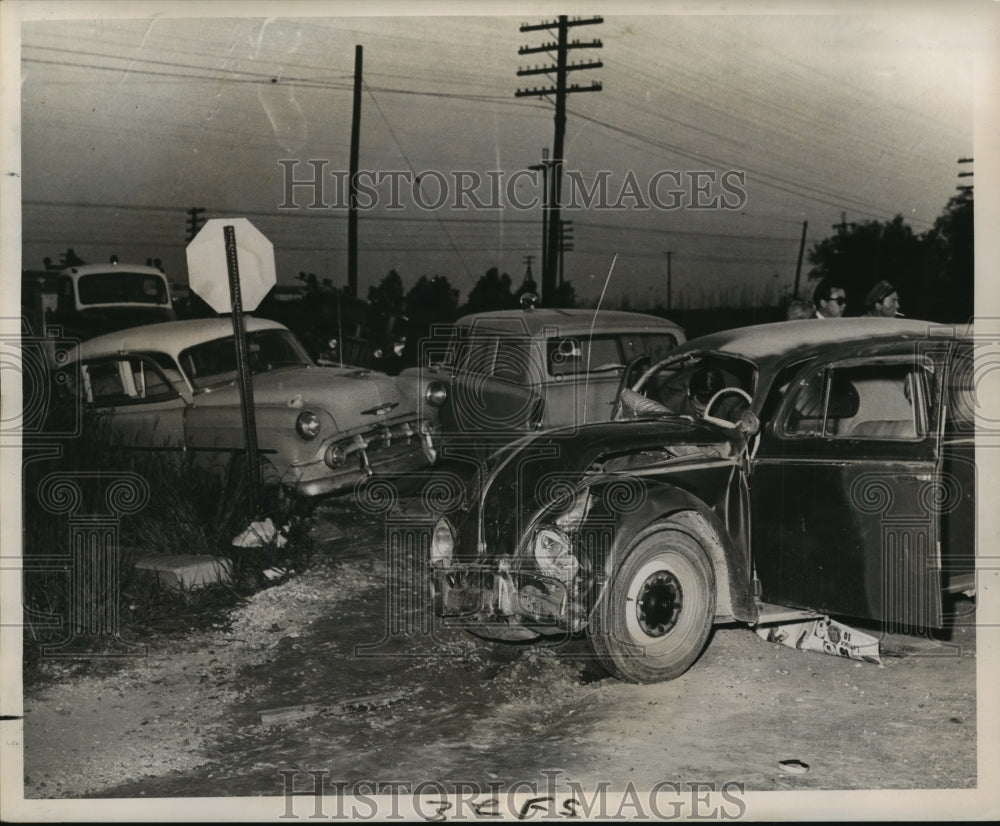 1961 Press Photo Accidents- One person died after being thrown from vehicle.