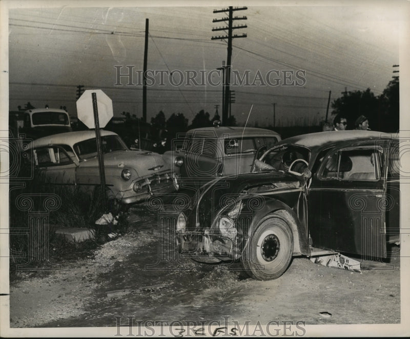 Load image into Gallery viewer, 1961 Press Photo Accidents- One person died after being thrown from vehicle.
