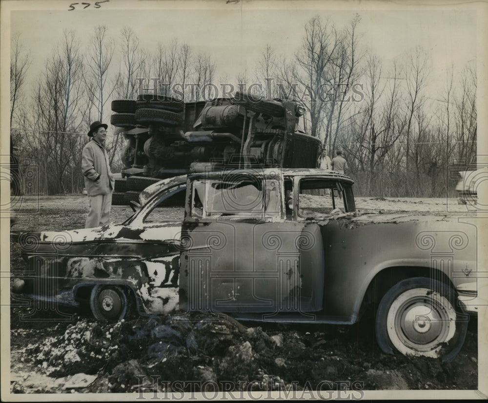 1961 Press Photo Accidents-Scene following collision on Chef Menteur Hwy.- Historic Images