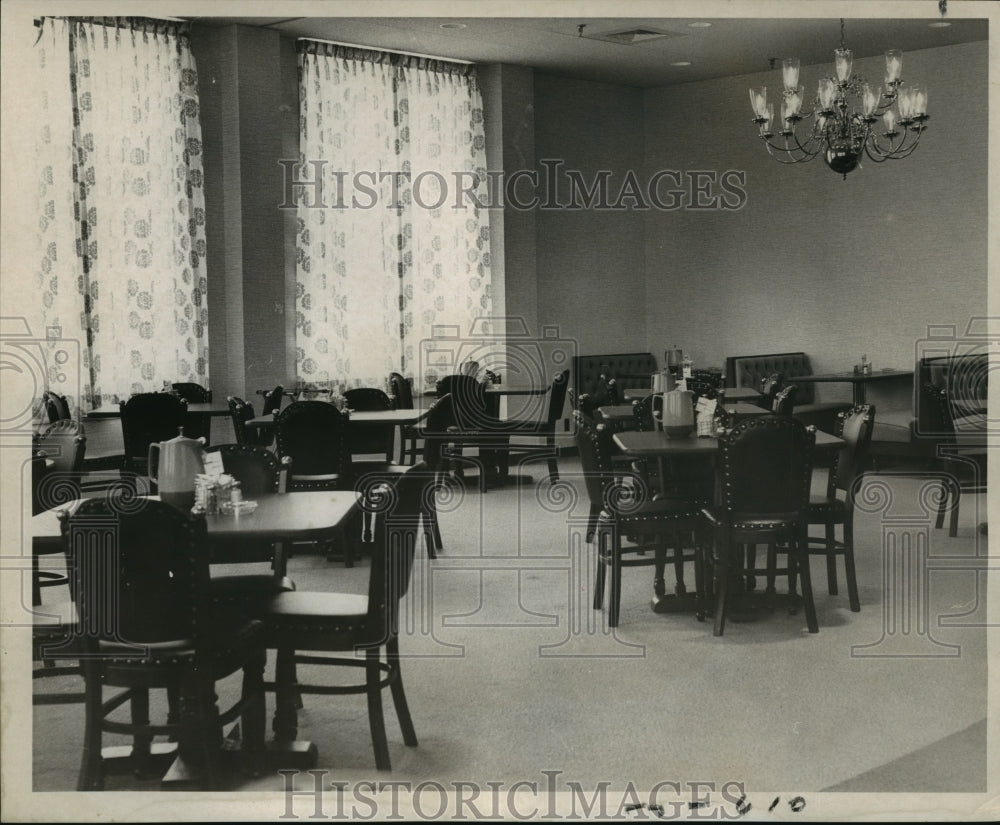 1969 Press Photo Dining area of new A &amp; G Cafeteria at Clearview Shopping Center- Historic Images