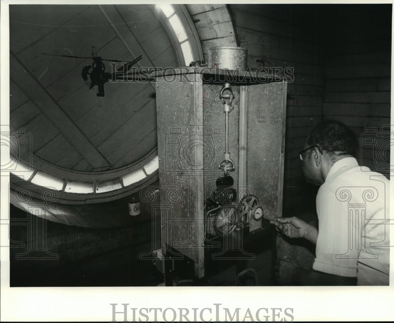 Load image into Gallery viewer, 1978 Press Photo View of the mechanism inside St. Louis Cathedral Clock Tower.
