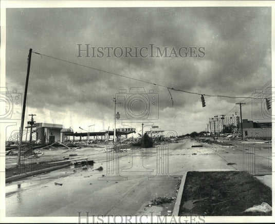 1979 Press Photo Hurricane Camille-Highway 90 shown about hour after Camille.
