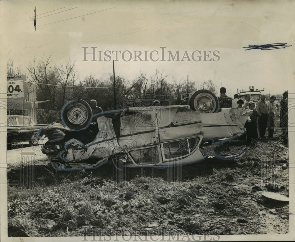 1964 Press Photo Accidents-A man and his wife were fatally injured Sunday.- Historic Images