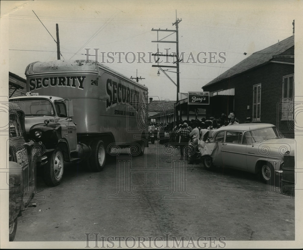 1960 Press Photo Accidents - View of auto accident at Thalia and Magnolia.- Historic Images