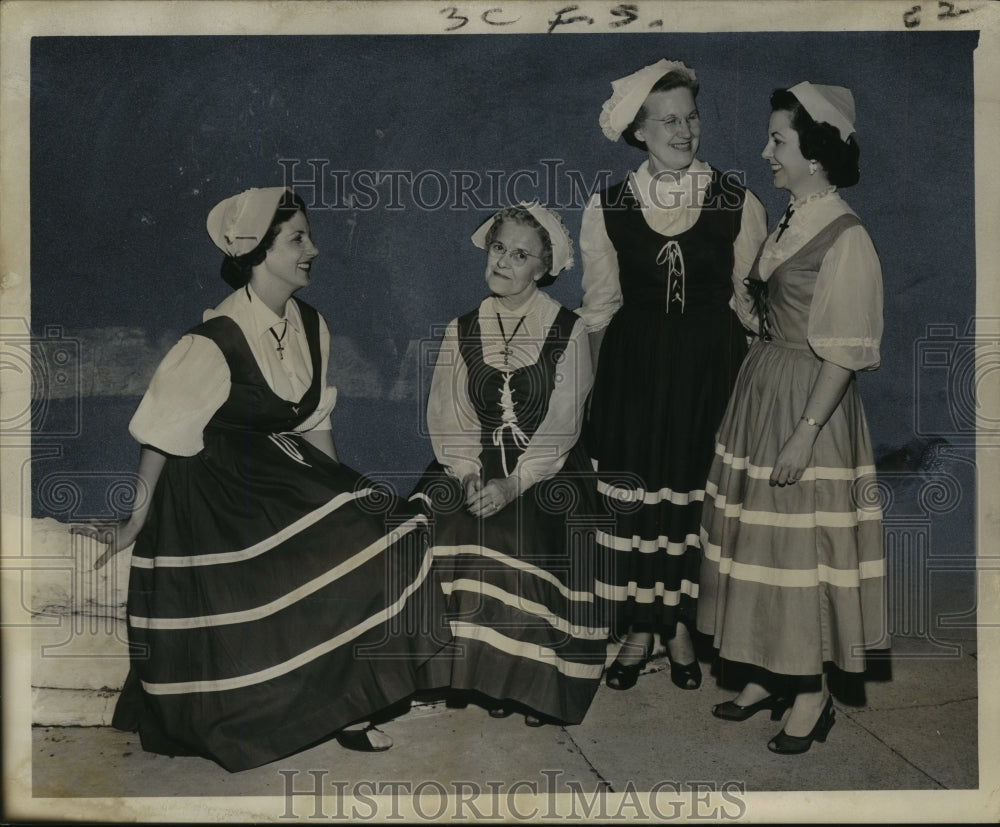 1955 Press Photo Acadians- Dressed in costumes worn by Acadians on arrival.- Historic Images