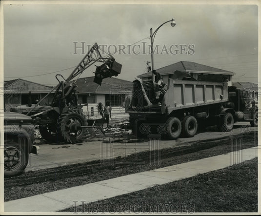 1965 Press Photo Hurricane Betsy Rubble from floodwaters of Hurricane Betsy- Historic Images