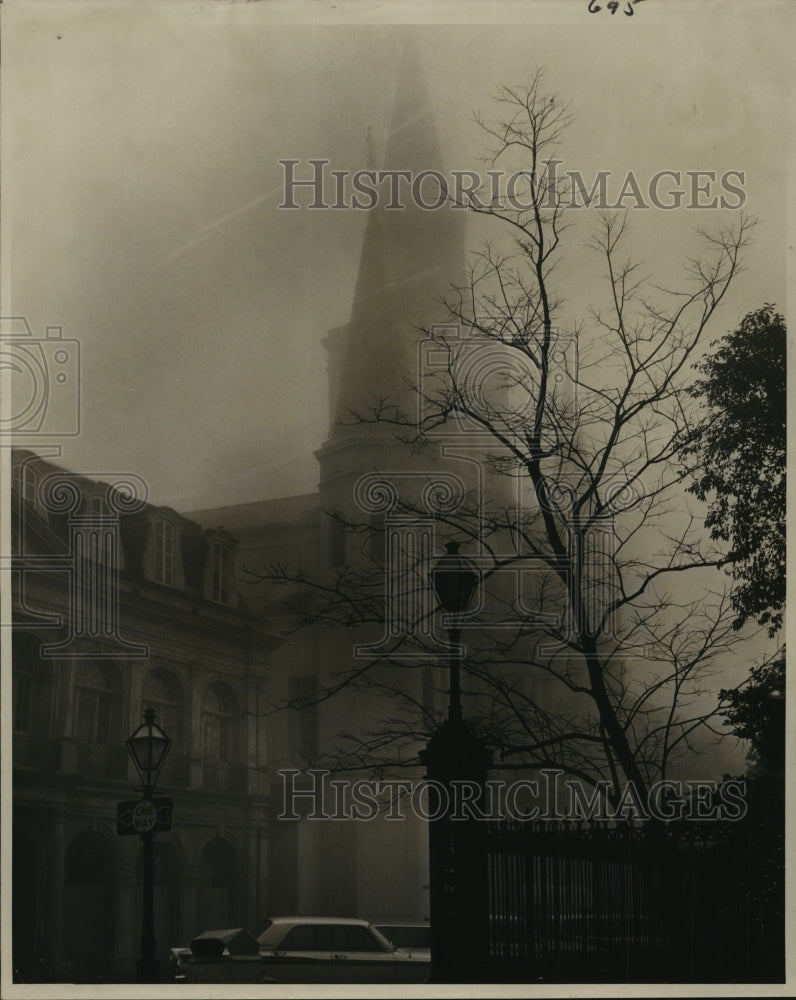 1967 Press Photo Spires of St. Louis Cathedral rise into veil of fog- Historic Images