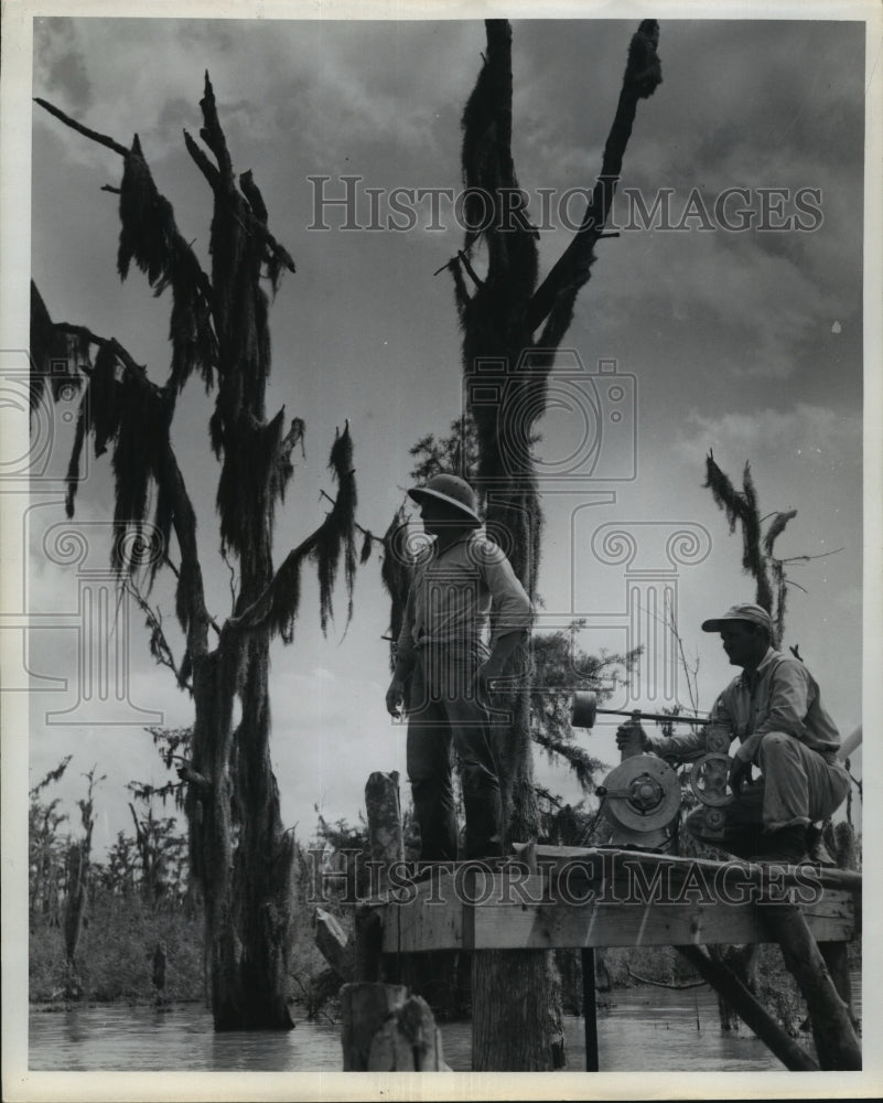  Press Photo Acadians-Jerry Therist, left and Eugene W, Laundry - Historic Images