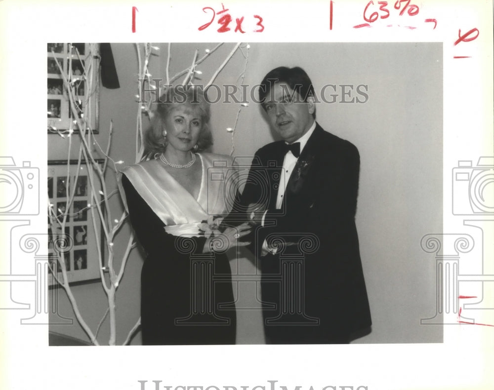 1991 Press Photo Jesse and Teresa Adams at Lawn Tennis Club&#39;s Christmas Party- Historic Images