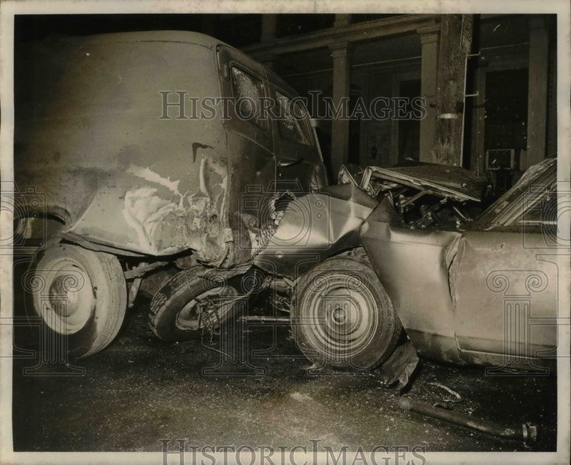 Load image into Gallery viewer, 1972 Press Photo Accidents- Scene of Annunciation St. Fatality. - noa09431
