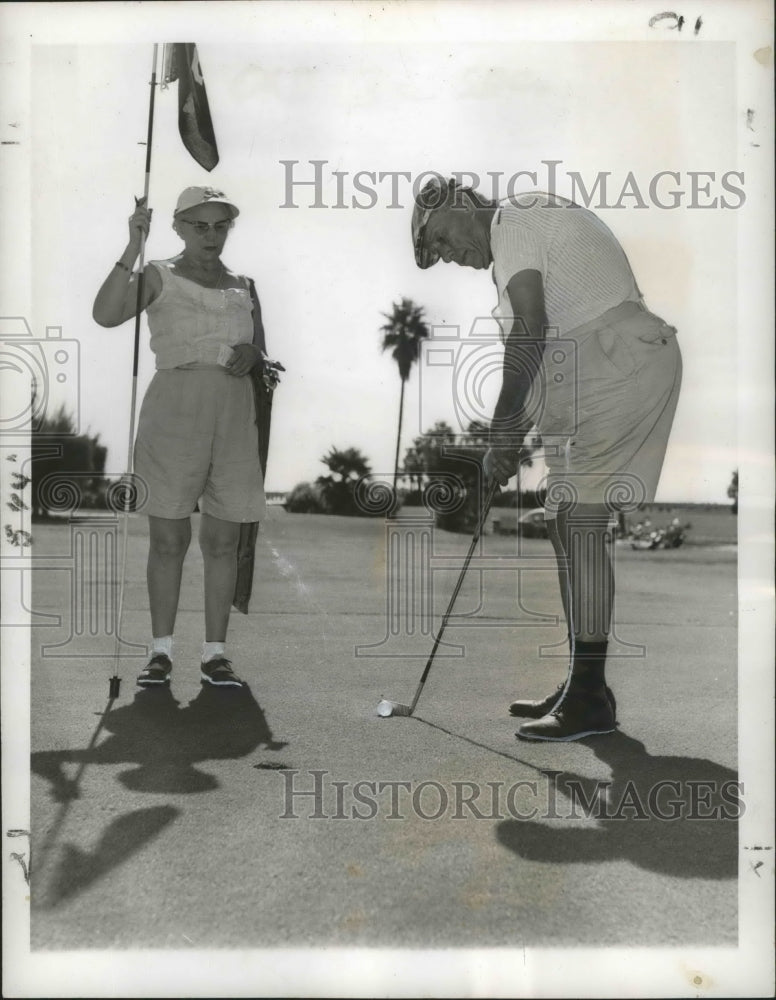 1960 Press Photo Regular rounds of golf keep them young.- Historic Images