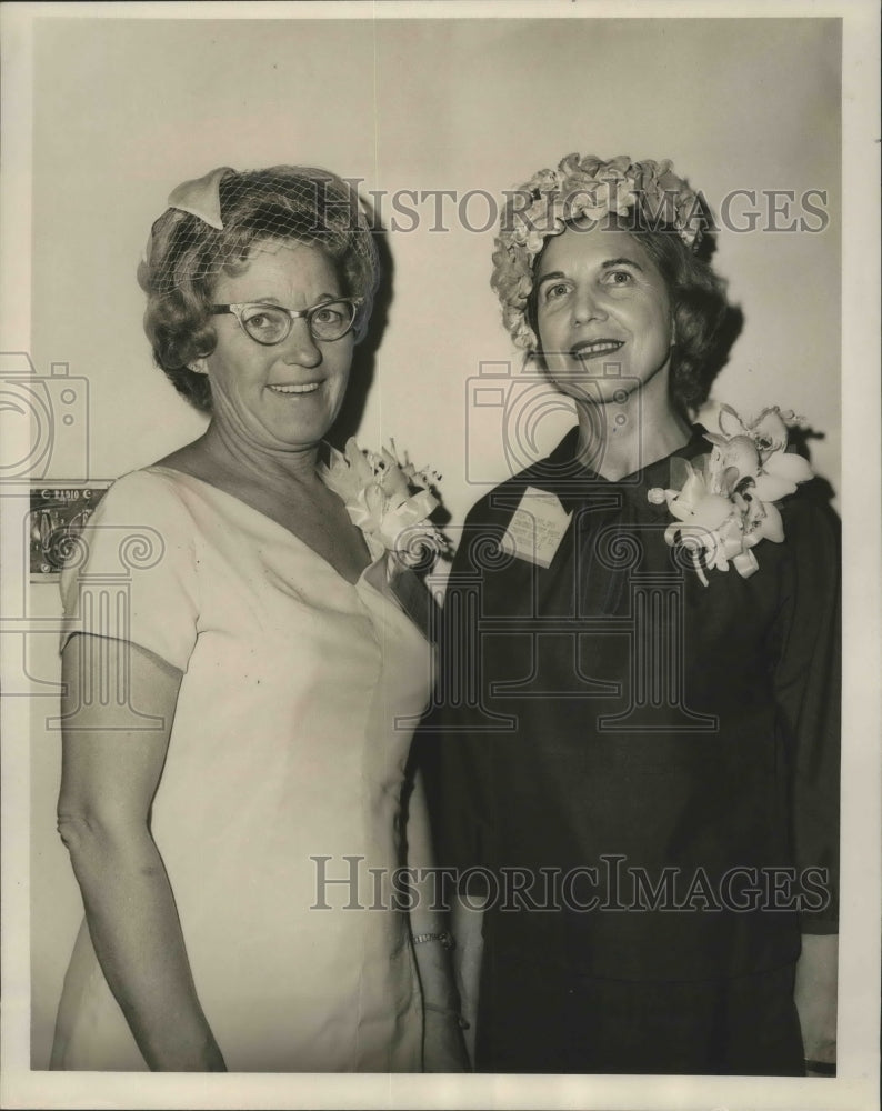 1967 Press Photo Nurse Anesthetists-Miss Lottie M&#39;Daniels, w/ Mrs. Irene Adriani- Historic Images