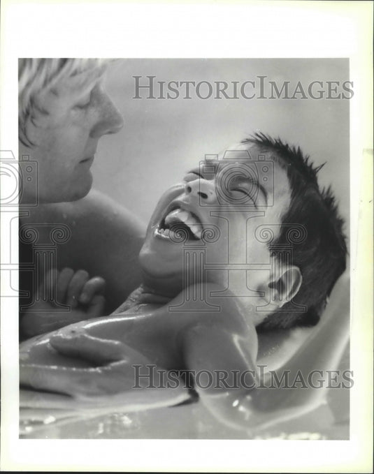 1994 Press Photo Adapted Physical Education Teacher Julie Young with Tuan, 9.- Historic Images