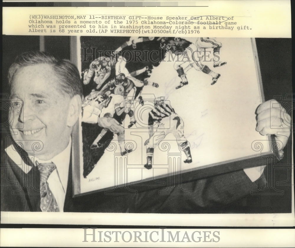 1976 Press Photo House Speaker Carl Albert with Colorado-Oklahoma game momento- Historic Images