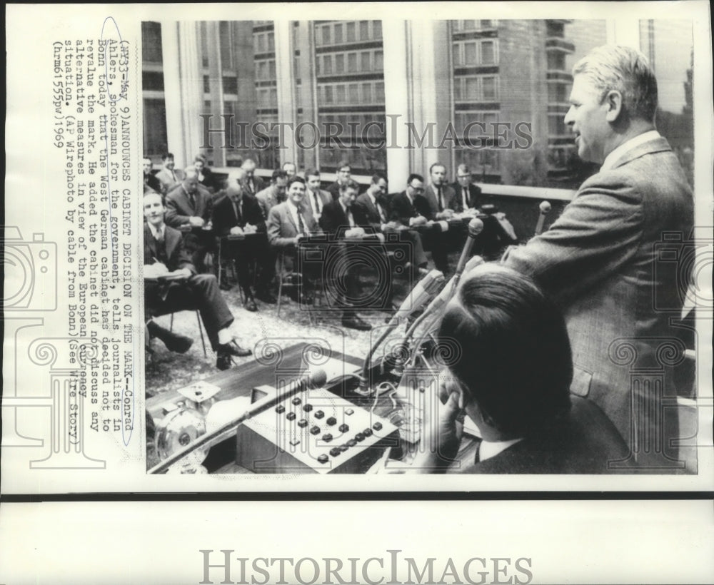 1969 Press Photo Conrad Ahlers, spokes man for the West German government