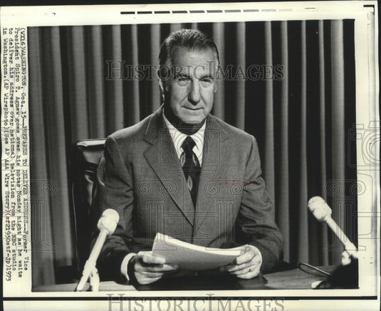 1973 Press Photo Former Vice President Spiro T. Agnew goes over notes.