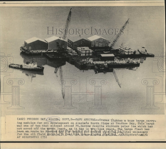 1975 Press Photo Cranes lighten a barge carrying modules for oil development