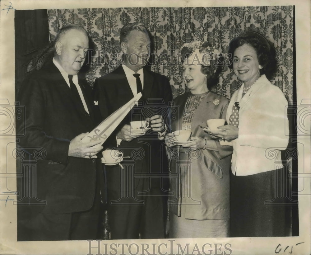 1965 Press Photo Eddie Albert and Mrs. Albert Franson of American Cancer Crusade- Historic Images