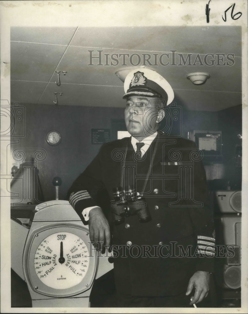 1970 Press Photo Captain Nasiruddin Ahmad poses for photo - noa11095
