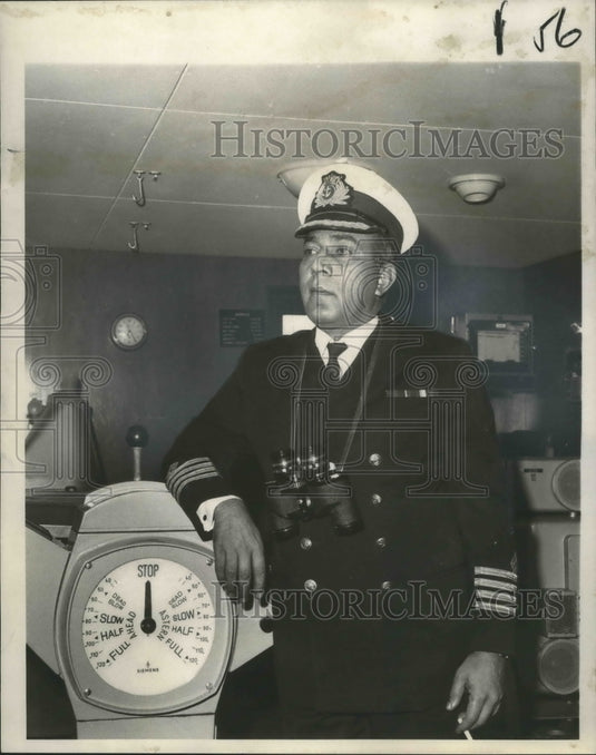 1970 Press Photo Captain Nasiruddin Ahmad poses for photo - noa11095