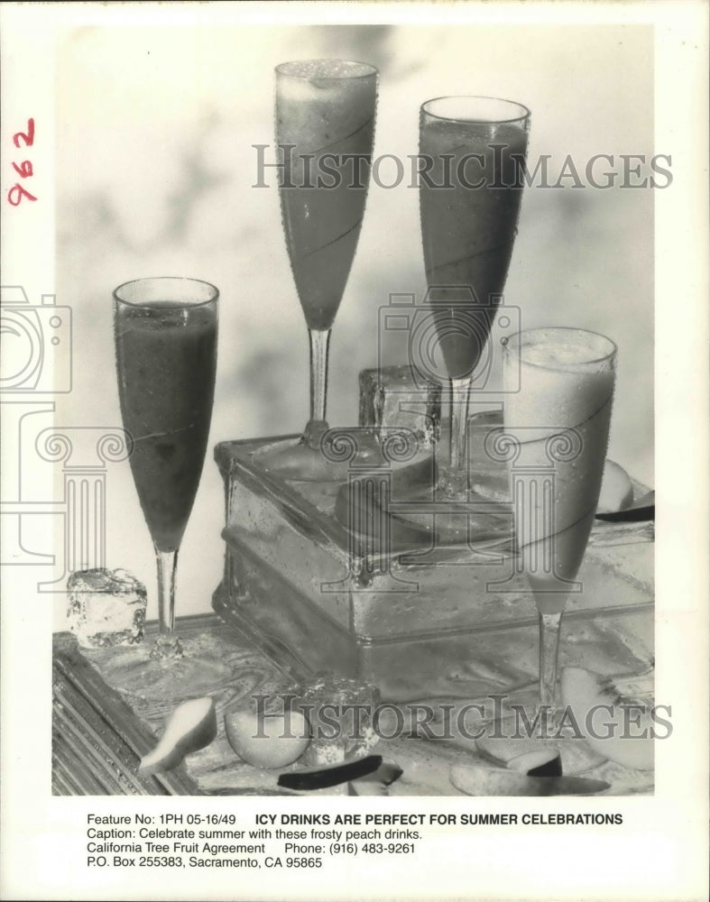 Press Photo Icy drinks are perfect for summer celebrations. - noa11215