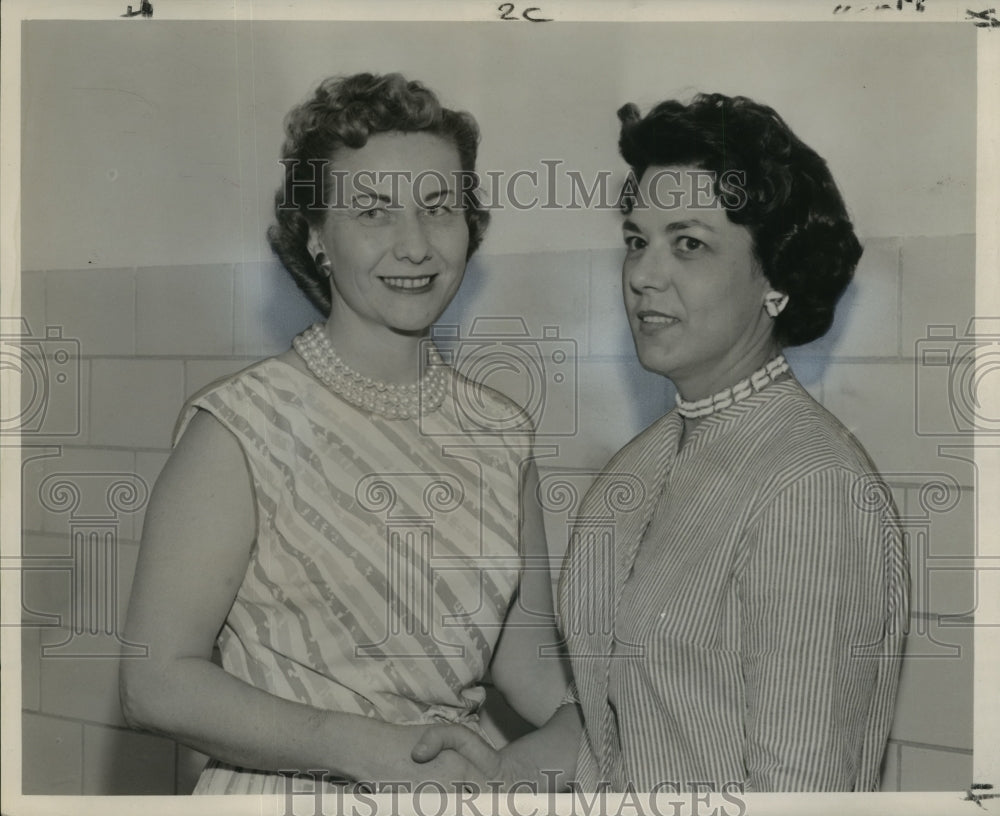 1962 Press Photo Operating Room Nurses Mrs. Billie Allen &amp; Miss Alvera De Lima- Historic Images