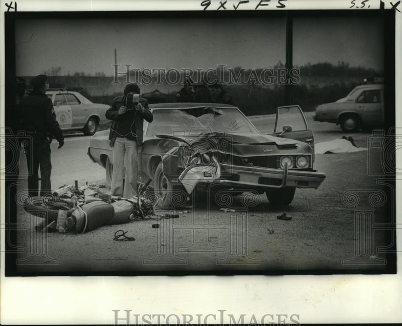Load image into Gallery viewer, 1979 Press Photo Cyclist killed in head-on crash, New Orleans - noa12270
