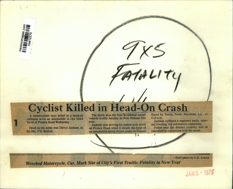 Load image into Gallery viewer, 1979 Press Photo Cyclist killed in head-on crash, New Orleans - noa12270

