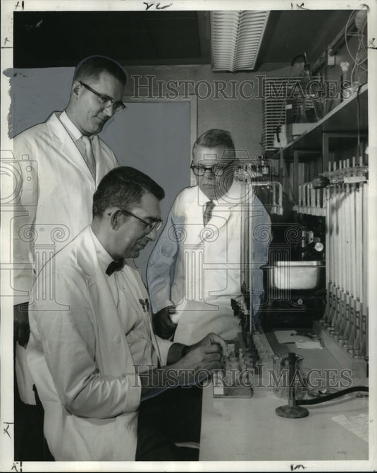 1959 Press Photo Dr. Monte Holland, Dr. Earl Fisher & Dr. James Allen at Tulane.- Historic Images