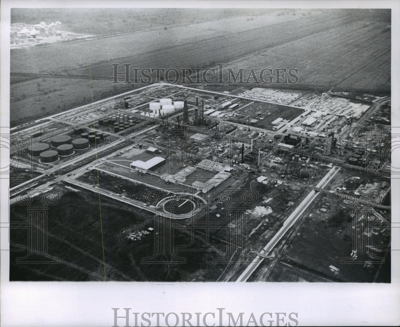 Load image into Gallery viewer, 1967 Press Photo An aerial view of Allied Chemical at Geismar, Louisiana.
