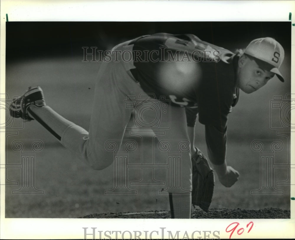 1989 Press Photo Baseball- Tony Allelo, Shaws pitcher, hums pitch over the plate- Historic Images