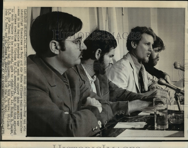 Load image into Gallery viewer, 1971 Press Photo Navy and Air Force officers at a news conference in Los Angeles
